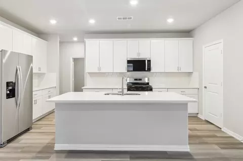 901 Lily Ln, Lavon, TX 75166