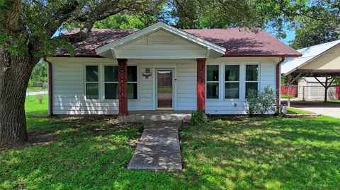 401 Young St, Nocona, TX 76255