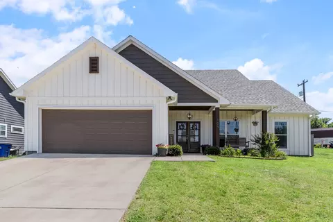109 Byrom Ct, Whitesboro, TX 76273