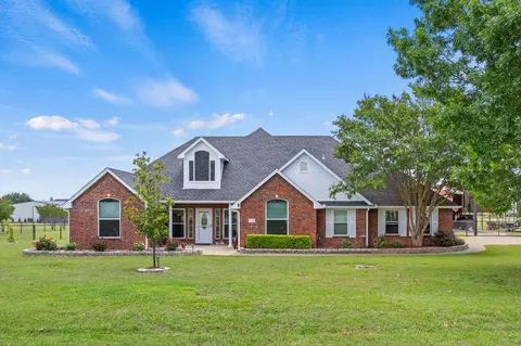 1329 E Highland Rd, Waxahachie, TX 75167