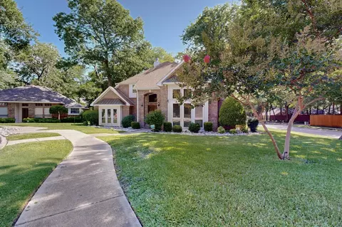 901 Sunningdale Cir, Garland, TX 75044