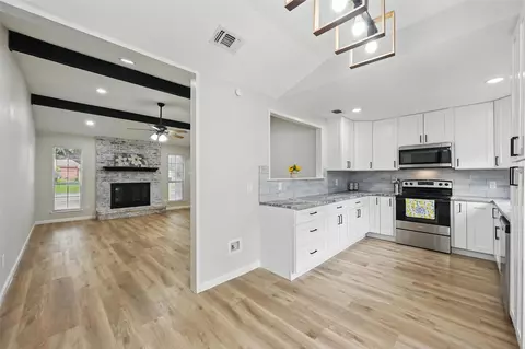 633 S Waxahachie St, Mansfield, TX 76063