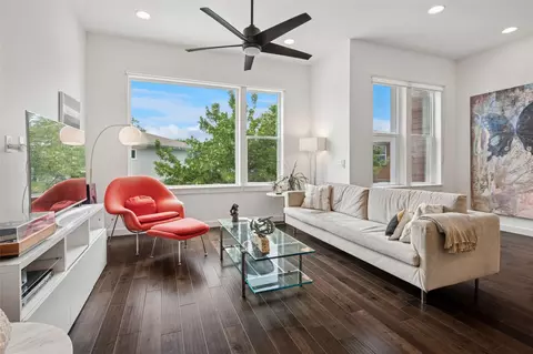 9068 Corsair Pl, Dallas, TX 75218