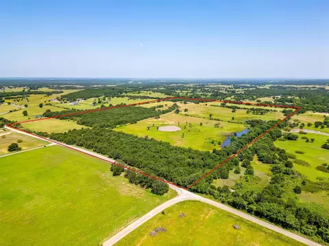 210 Trails End, Poolville, TX 76487