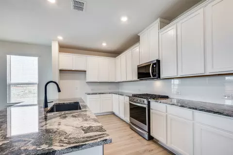 Kitchen - 340 Fallbrook Dr, Aledo, TX 76008 photo 3 of 3