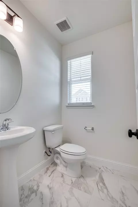 Bath - 340 Fallbrook Dr, Aledo, TX 76008 photo 2 of 4