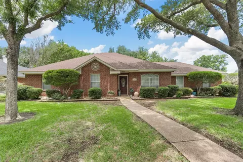 727 Wheatland Dr, Mcgregor, TX 76657