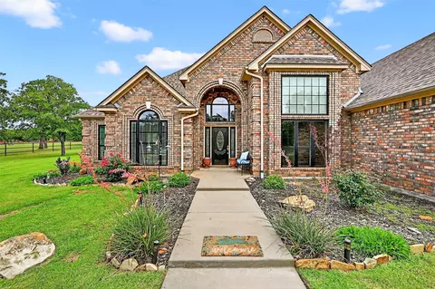 311 Timber Oaks Ct, Bowie, TX 76230