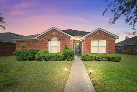 1726 Brooks Dr, Lancaster, TX 75134