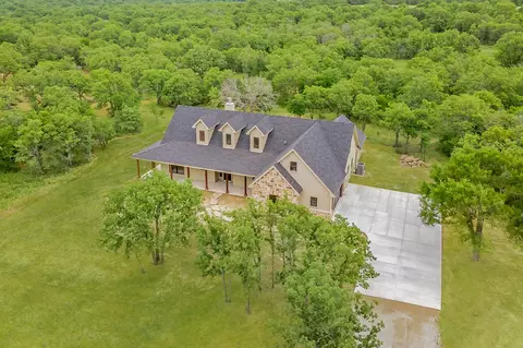 198 Woodlands Ln, Chico, TX 76431