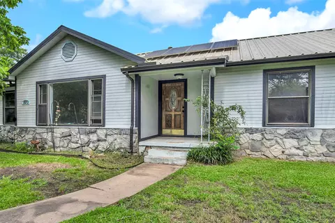 820 Lipscomb St, Bonham, TX 75418