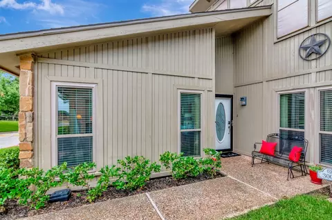 3003 Rustling Leaves Ln, Bedford, TX 76021