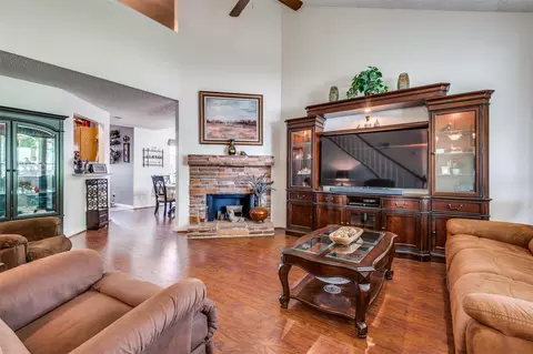 1405 Mapleton Ct, Arlington, TX 76018