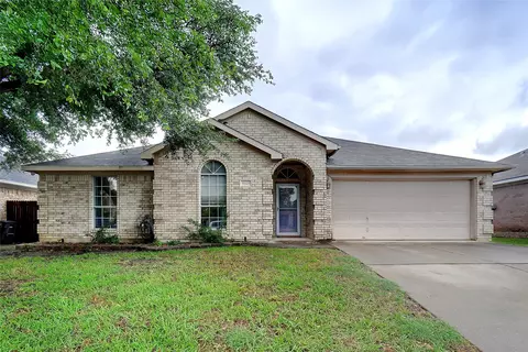 8125 Berkshire Dr, Fort Worth, TX 76137