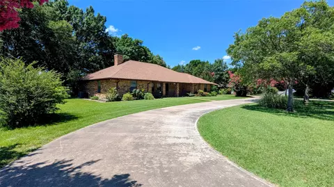 917 Sandra Ln, Grand Prairie, TX 75052