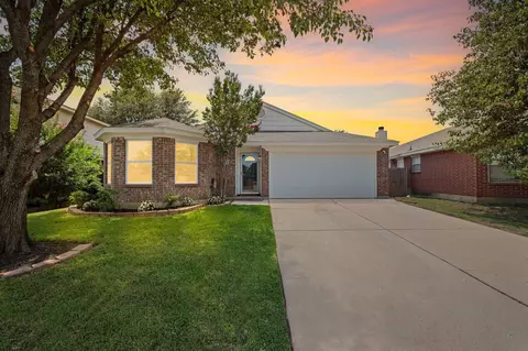 812 Meadowlark Dr, Saginaw, TX 76131