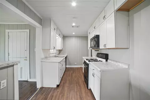 Entry Way - 208 Grace Ln, Terrell, TX 75160 photo 1 of 3