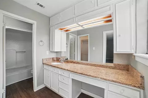 Bath - 208 Grace Ln, Terrell, TX 75160 photo 1 of 2