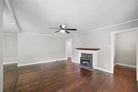 Living - 208 Grace Ln, Terrell, TX 75160 photo 2 of 8