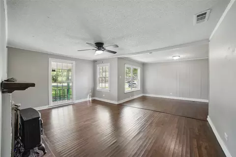 Living - 208 Grace Ln, Terrell, TX 75160 photo 3 of 8