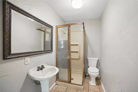 Bath - 208 Grace Ln, Terrell, TX 75160 photo 2 of 2