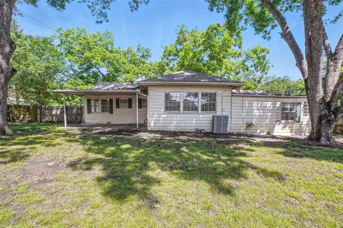 Exterior - 208 Grace Ln, Terrell, TX 75160 photo 3 of 4
