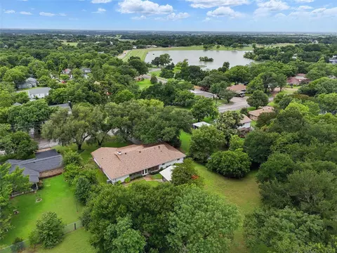 1700 N Preston St, Ennis, TX 75119