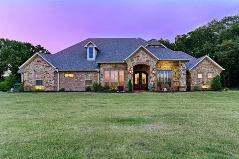 2166 Eastfield Dr, Wills Point, TX 75169