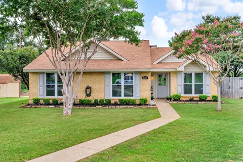 1737 Live Oak Ct, Lewisville, TX 75067