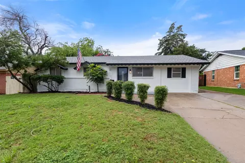 3241 Earle Dr, Haltom City, TX 76117