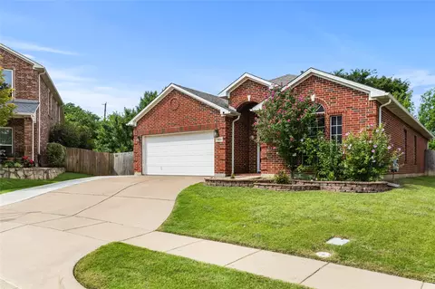 7910 Corona Ct, Arlington, TX 76002