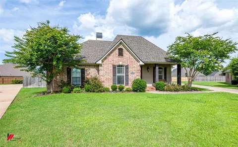 102 Caiden Dr, Benton, LA 71006