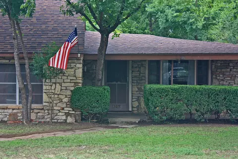 305 Bryan St, Glen Rose, TX 76043