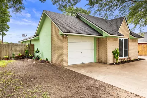 705 Cherry Dr, Groesbeck, TX 76642