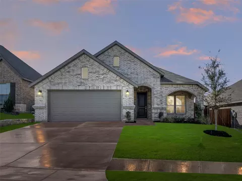 921 Beverly Dr, Cleburne, TX 76033