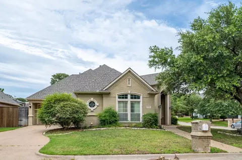 5506 Hidden Trails Dr, Arlington, TX 76017