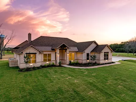 2516 Birchwood Dr, Granbury, TX 76049
