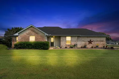 557 Gibson Rd, Waxahachie, TX 75165