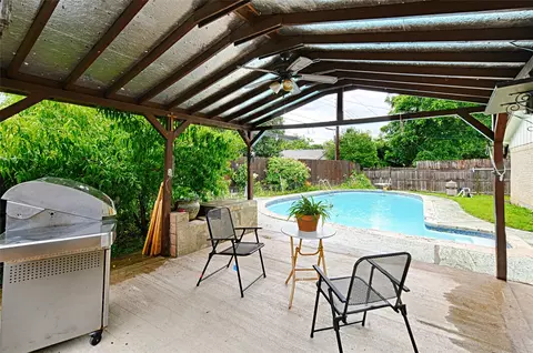 1803 Windsor Dr, Arlington, TX 76012