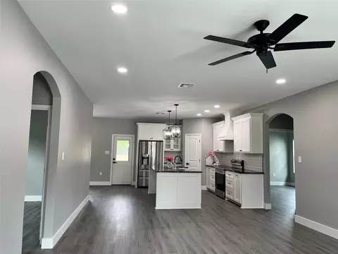 200 Garfield St, Mcgregor, TX 76657 photo 3