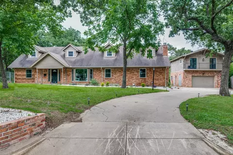 2 Chapel Ct, North Richland Hills, TX 76180