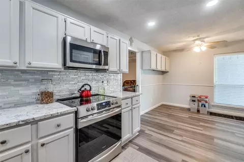 Kitchen - 2308 Ruby Rd, Irving, TX 75060 photo 3 of 3