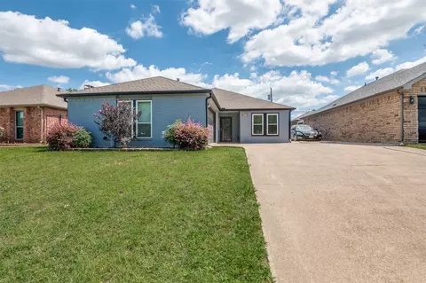 Exterior - 2308 Ruby Rd, Irving, TX 75060 photo 2 of 3