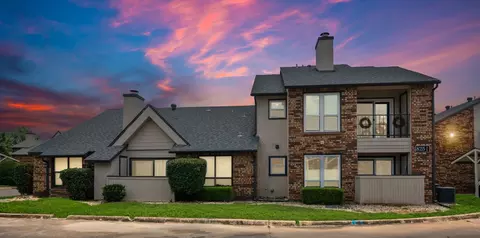 825 W Harwood Rd #A, Hurst, TX 76054