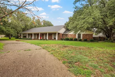 333 Bluebonnet Cir, Mcgregor, TX 76657