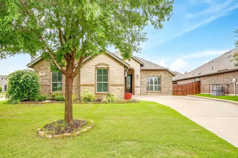 201 Saxon St, Waxahachie, TX 75165