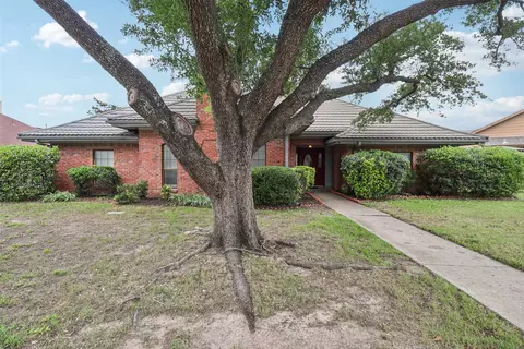 7005 Big Bear Lake Dr, Arlington, TX 76016