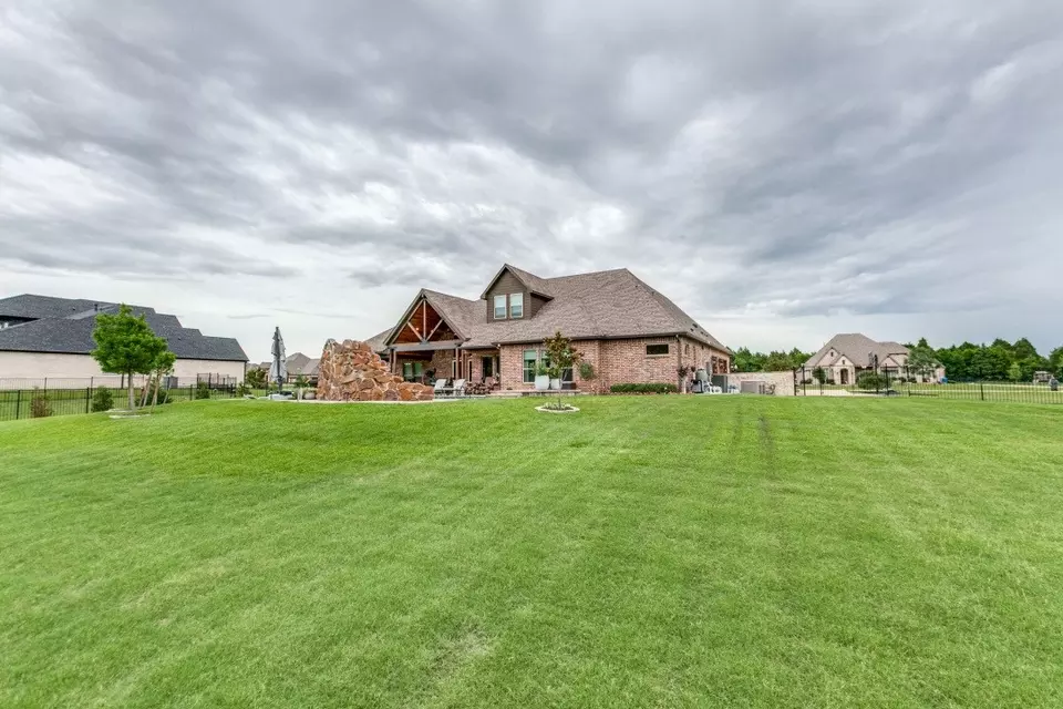 Exterior - 217 The Falls Dr, Sunnyvale, TX 75182 photo 6 of 7