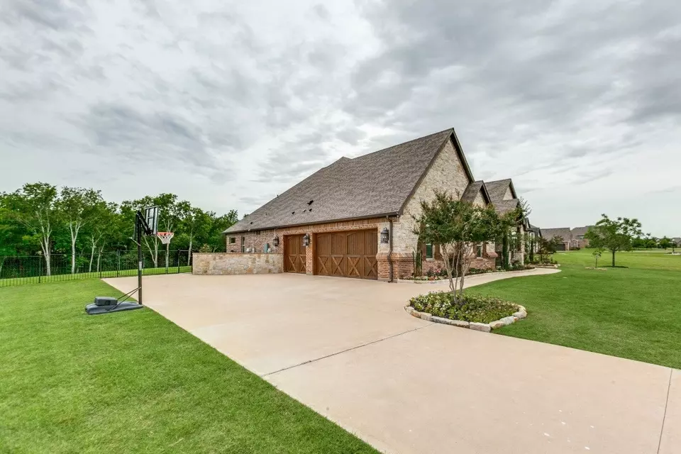Exterior - 217 The Falls Dr, Sunnyvale, TX 75182 photo 2 of 7