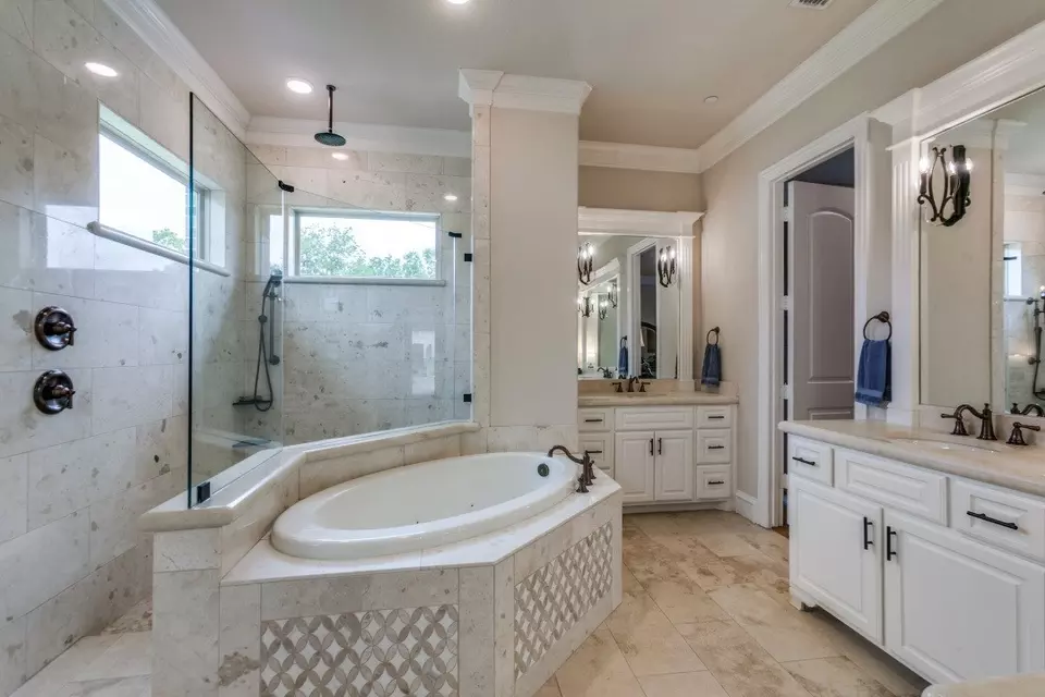 Bath - 217 The Falls Dr, Sunnyvale, TX 75182 photo 1 of 2